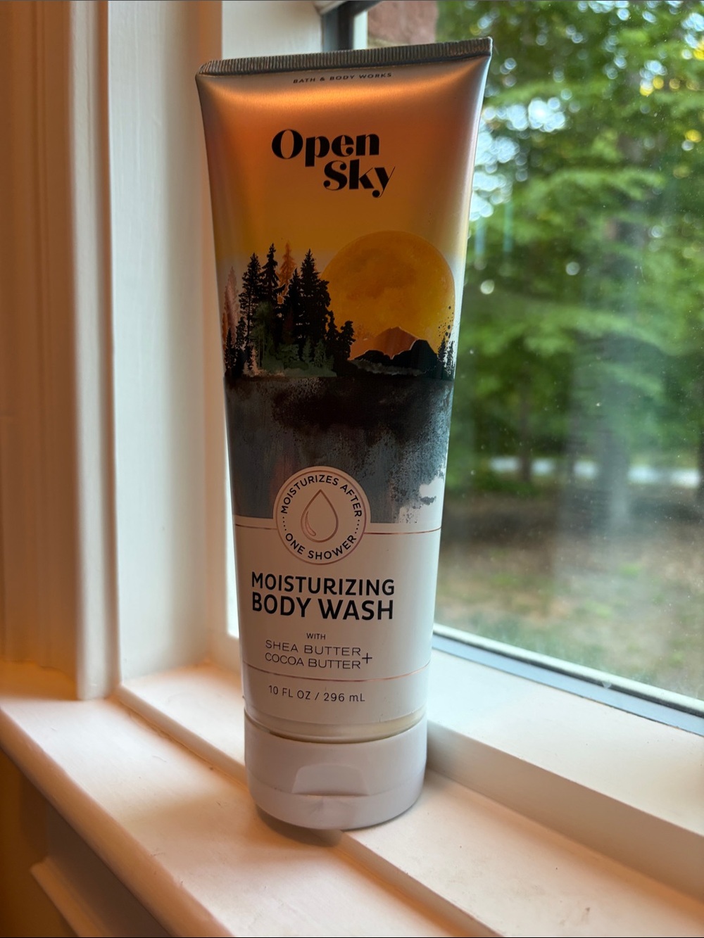 Bath & Body Works Open Sky Moisturizing Body Wash - Yellow, Black, White